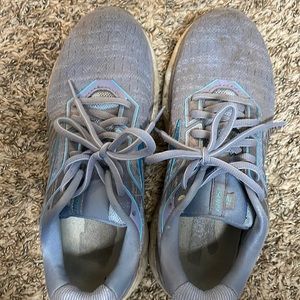 Women’s Brooks Ghost 12 tennis shoes